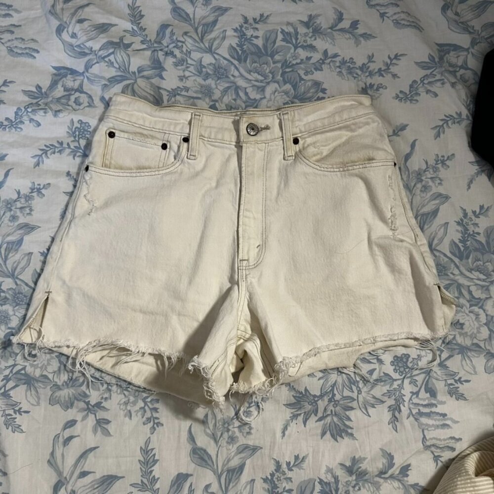 Abercrombie & Fitch Curve Love The 4" Mom Short High Rise Cream color size 29